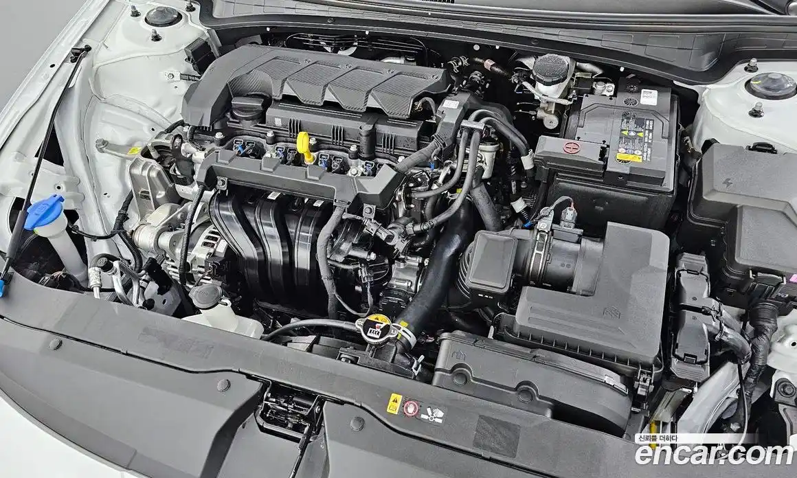 Hyundai Avante 2025 1.6 автомат (гидро), фото 6