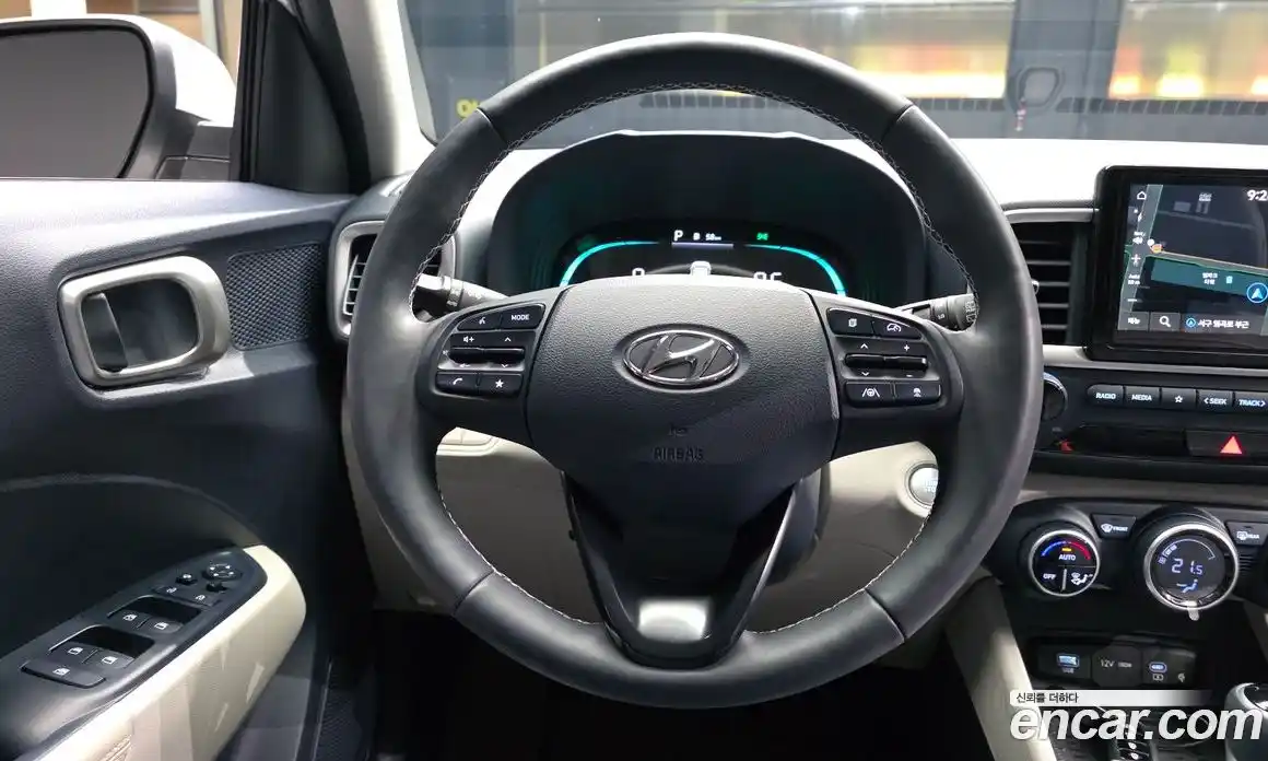 Hyundai Venue 2025 1.6 автомат (гидро), фото 13