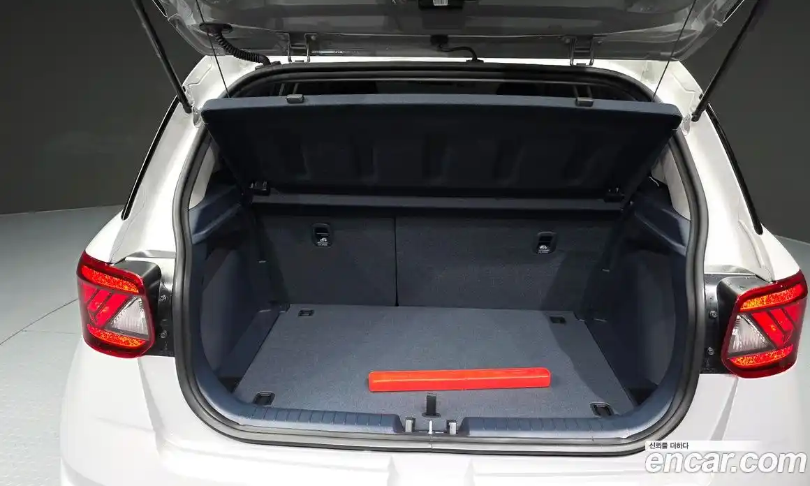 Hyundai Venue 2025 1.6 автомат (гидро), фото 20