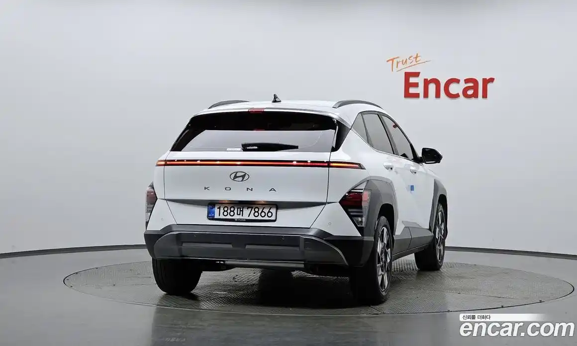 Hyundai Kona 2025 1.6 автомат (гидро), фото 3