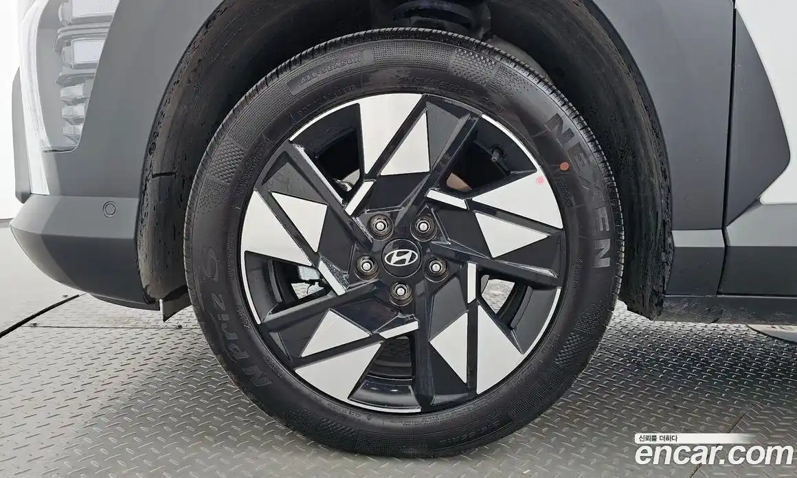 Hyundai Kona 2025 1.6 автомат (гидро), фото 4