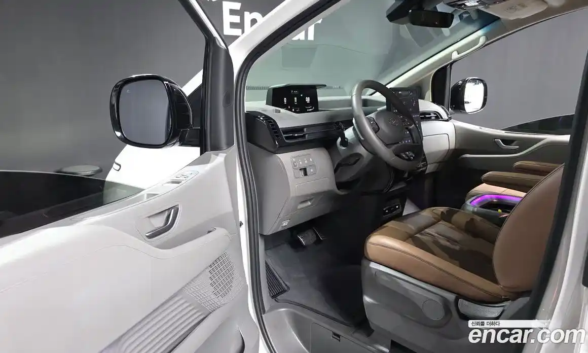 Hyundai Staria 2024 2.2 автомат (гидро), фото 13