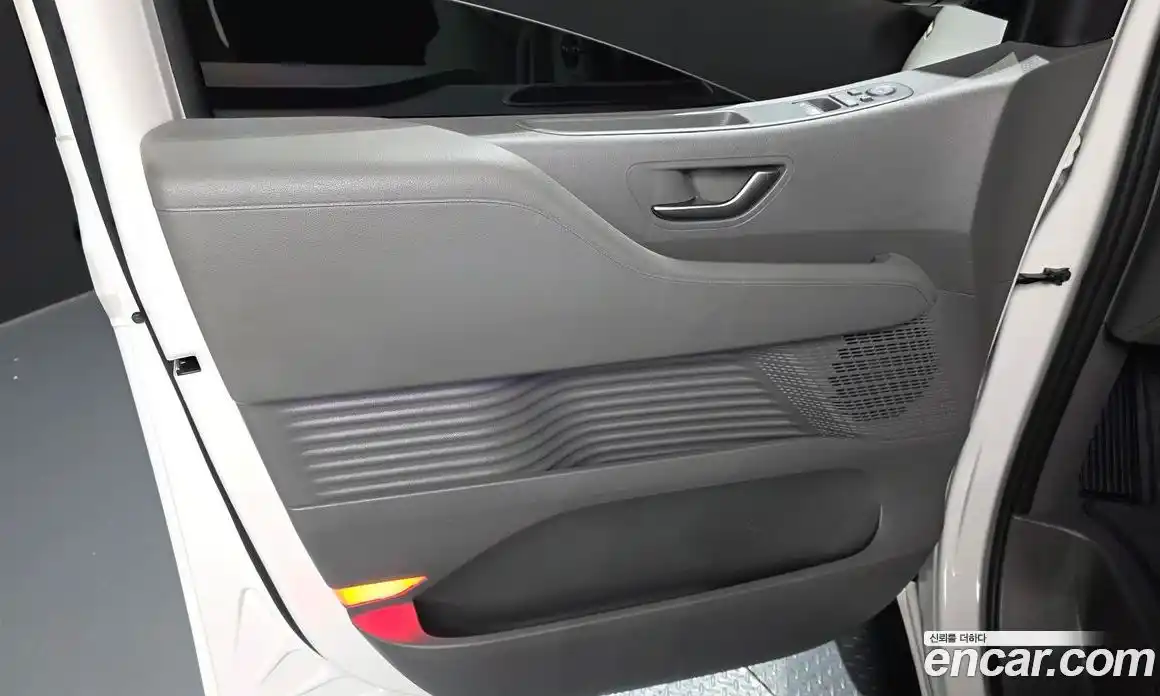 Hyundai Staria 2024 2.2 автомат (гидро), фото 14