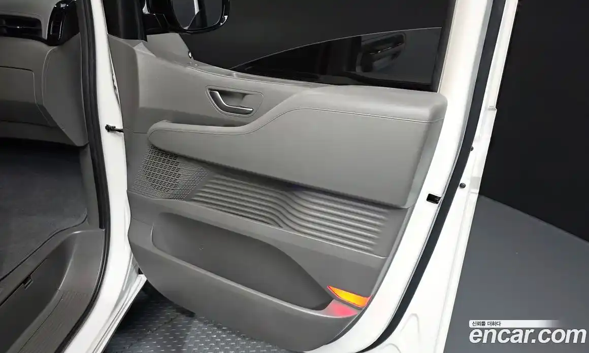 Hyundai Staria 2024 2.2 автомат (гидро), фото 15