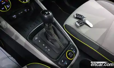 Hyundai Venue 2024 1.6 автомат (гидро), миниатюра 12