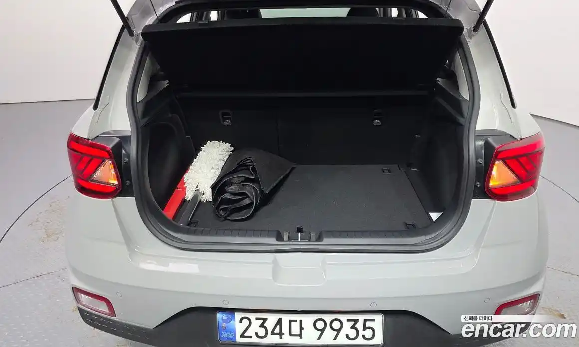 Hyundai Venue 2024 1.6 автомат (гидро), фото 23