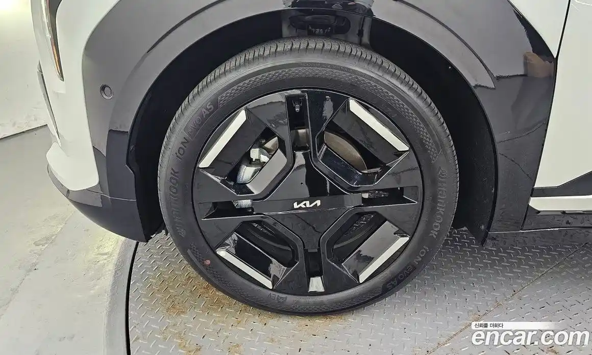 Kia EV3 2024 0.2 автомат (гидро), фото 5
