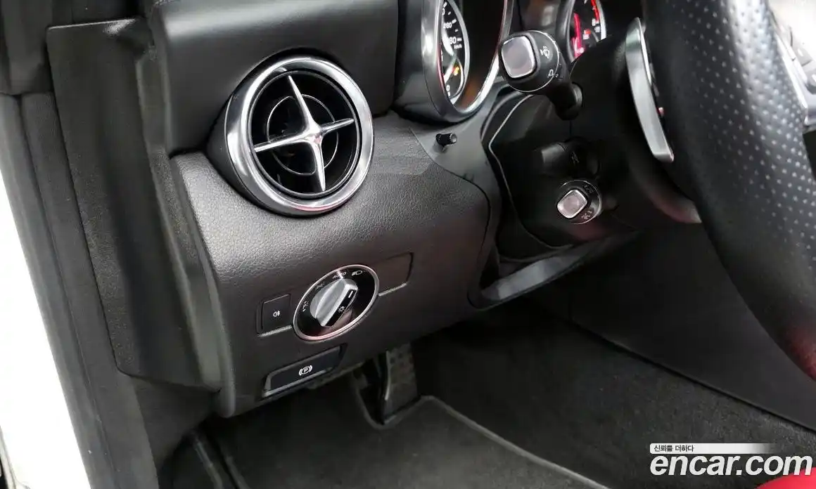 Mercedes-Benz SLC-Class 2016 3.0 гидро, фото 12 Mercedes-Benz SLC-Class 2016 3.0 гидро, фото 12