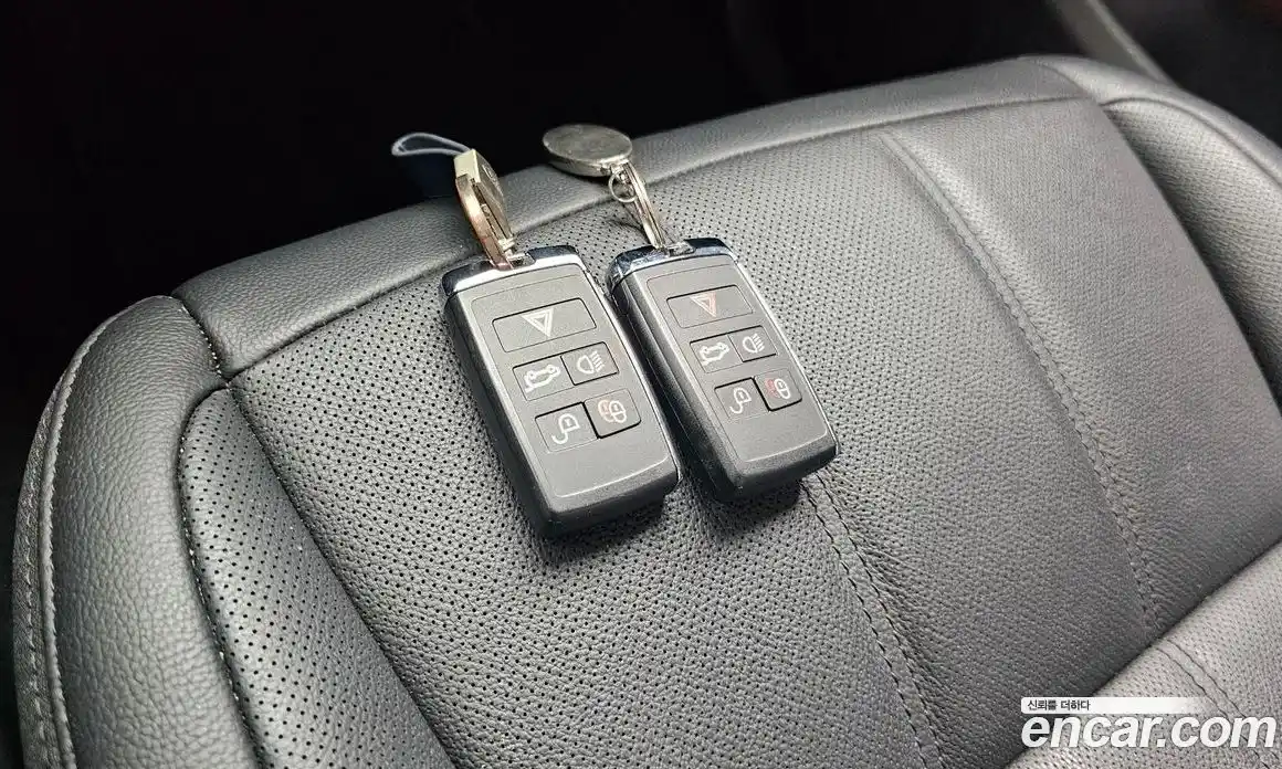 Land Rover Range Rover Evoque 2022 2.0 автомат (гидро), фото 17