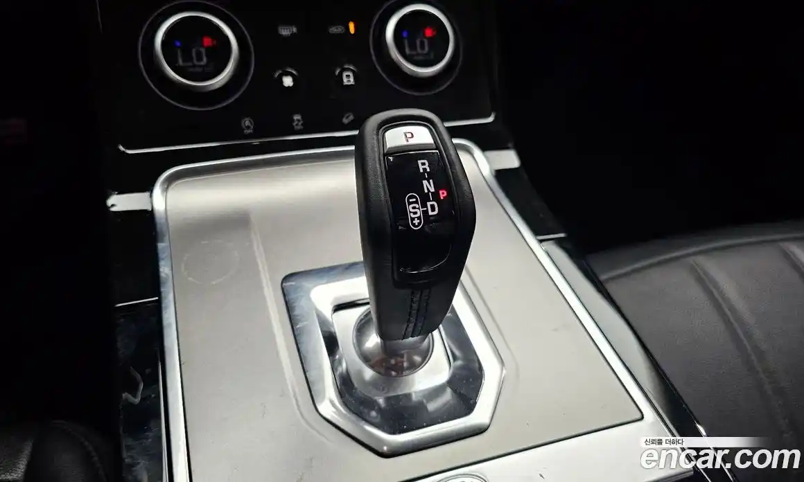 Land Rover Range Rover Evoque 2022 2.0 автомат (гидро), фото 9