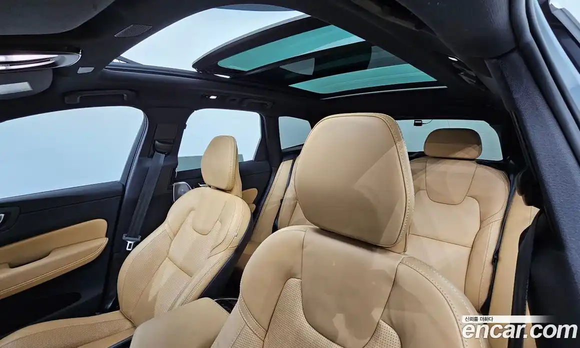 Volvo XC60 2021 2.0 автомат (гидро), фото 24