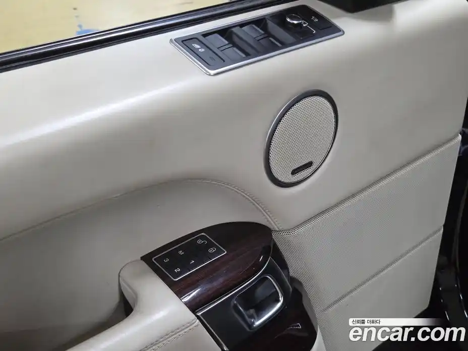Land Rover Range Rover 2017 4.4 автомат (гидро), фото 14