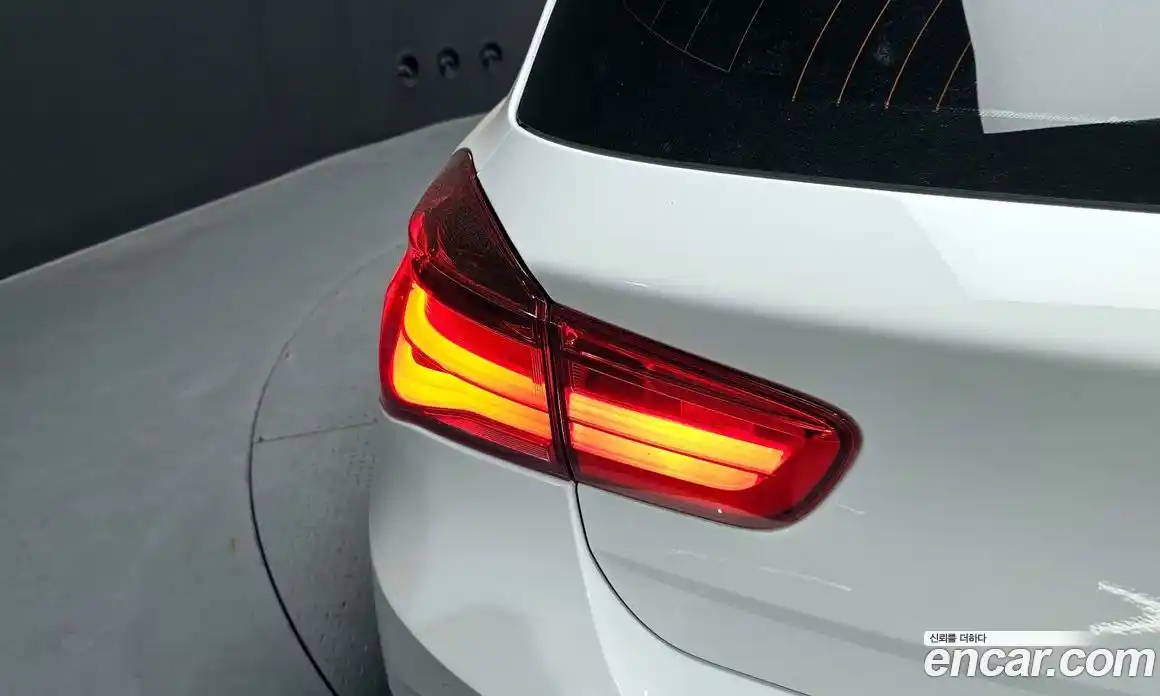 BMW 1 серия 2018 2.0 автомат (гидро), фото 8