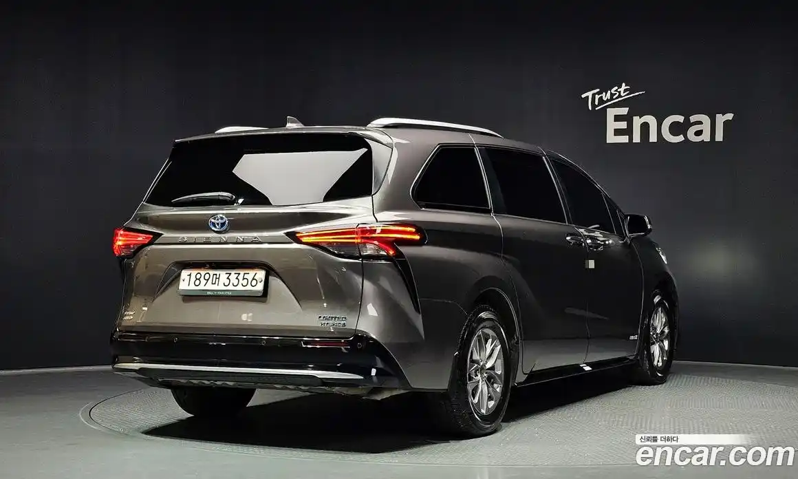 Toyota Sienna 2021 2.5 гидро, фото 2