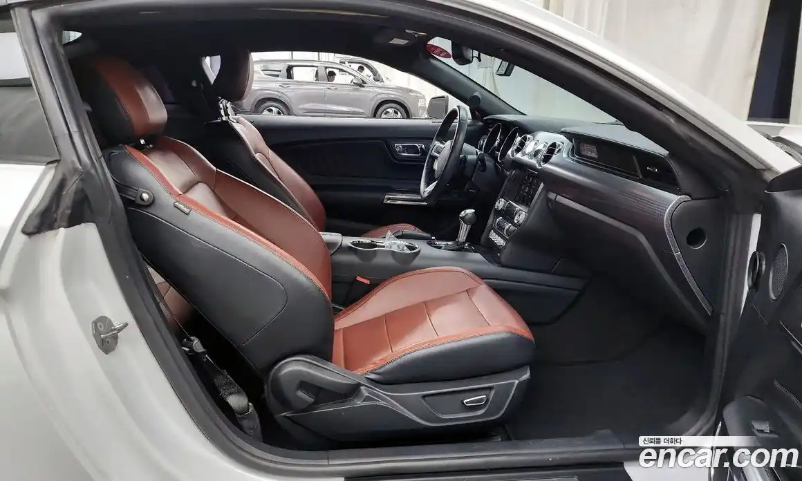 Ford Mustang 2017 2.3 автомат (гидро), фото 17
