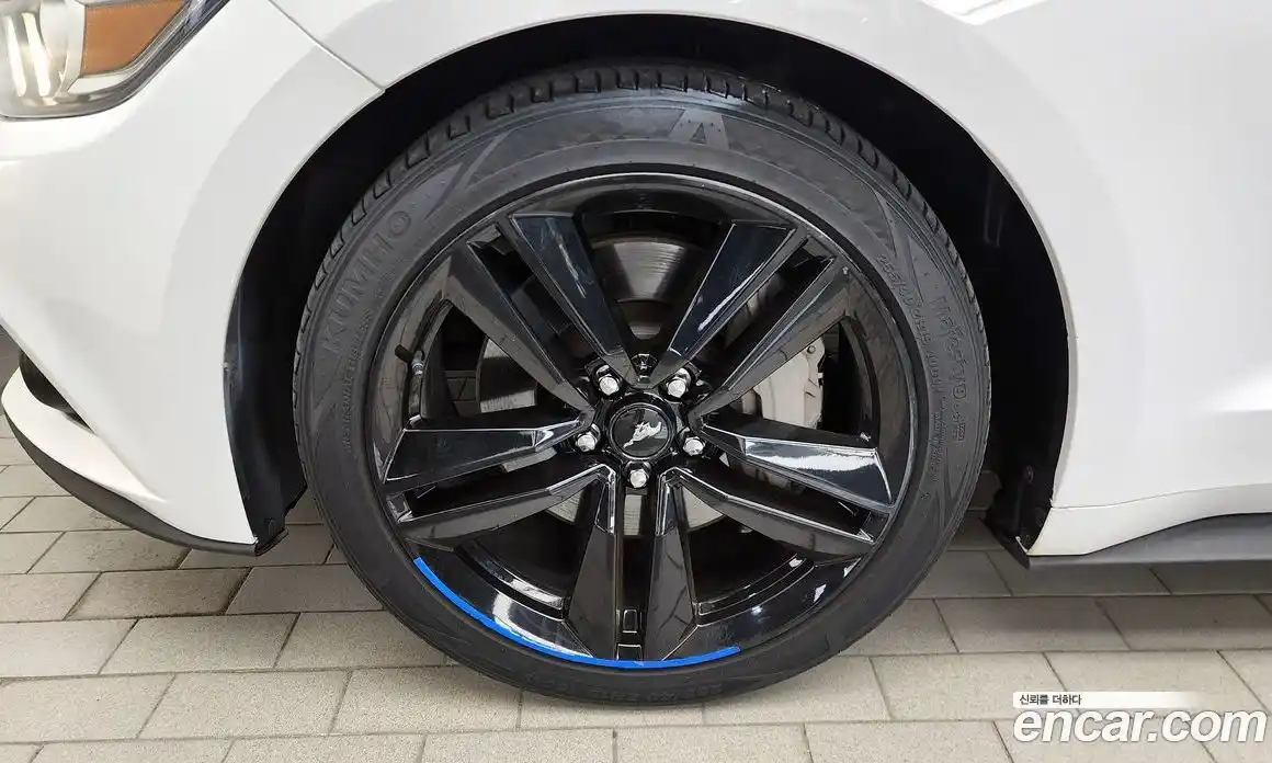 Ford Mustang 2017 2.3 автомат (гидро), фото 5