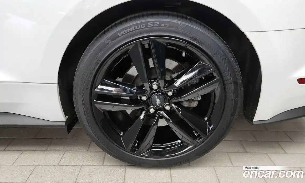 Ford Mustang 2017 2.3 автомат (гидро), фото 7