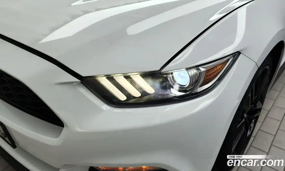 Ford Mustang 2017 2.3 автомат (гидро), фото 8