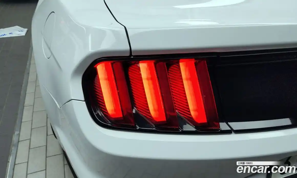 Ford Mustang 2017 2.3 автомат (гидро), фото 9