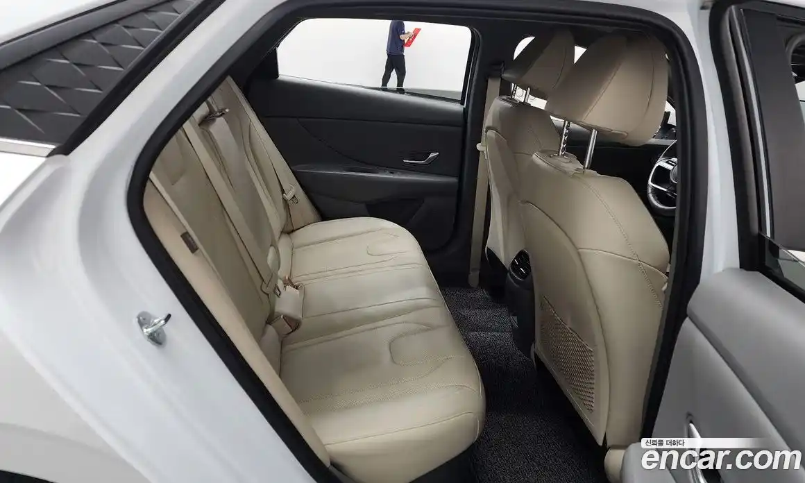 Hyundai Avante 2024 1.6 автомат (гидро), фото 17