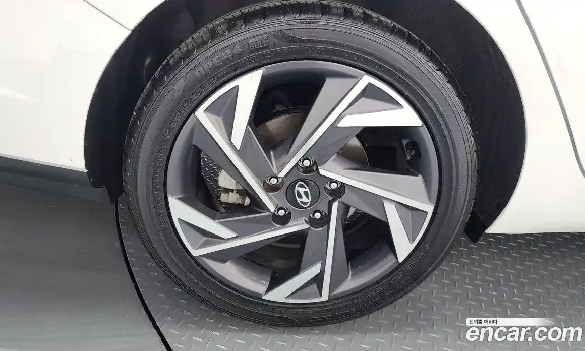 Hyundai Avante 2024 1.6 автомат (гидро), фото 5