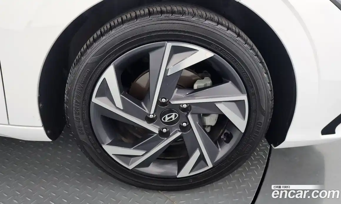 Hyundai Avante 2024 1.6 автомат (гидро), фото 7