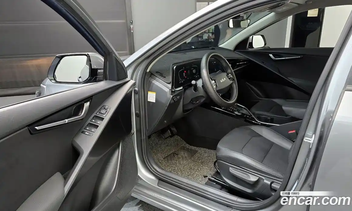 Kia Niro 2022 1.6 автомат (гидро), фото 13