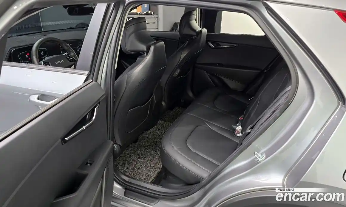Kia Niro 2022 1.6 автомат (гидро), фото 17