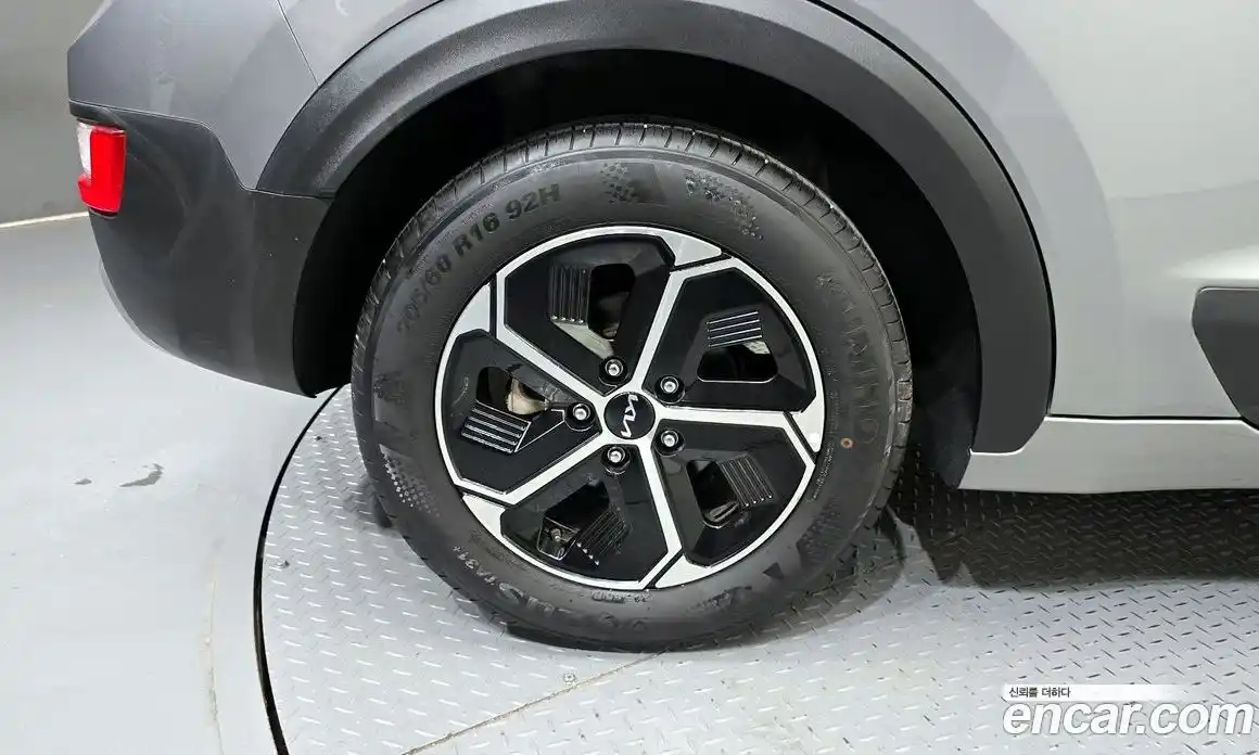 Kia Niro 2022 1.6 автомат (гидро), фото 5
