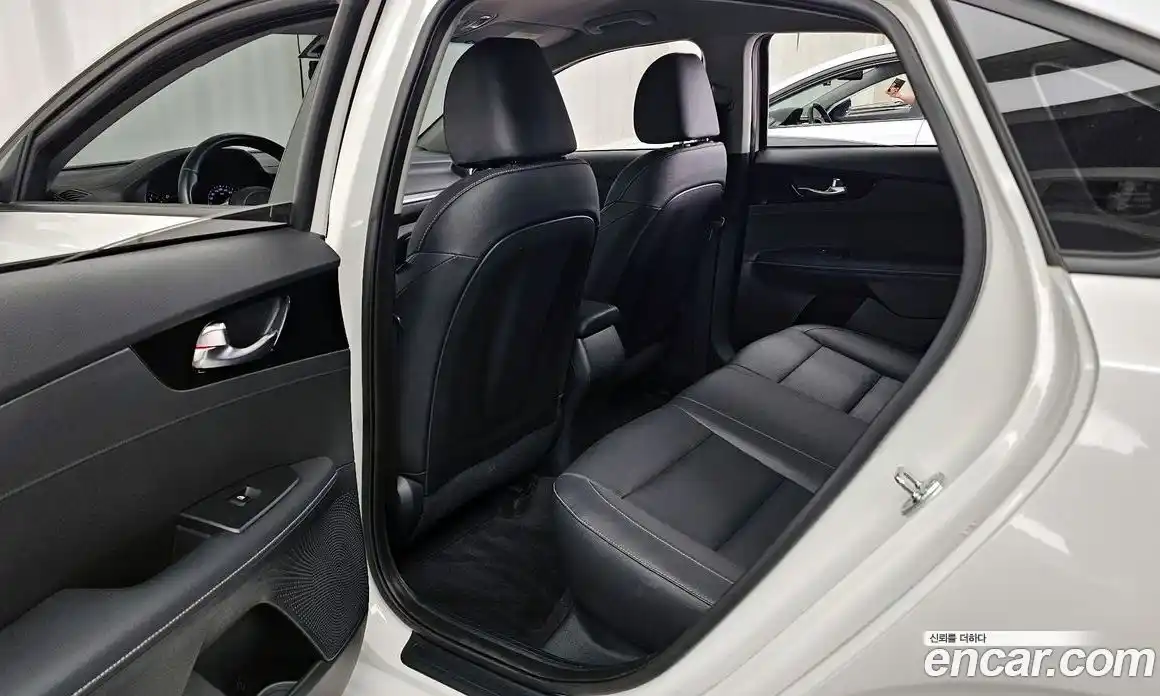 Kia K3 2024 1.6 автомат (гидро), фото 16