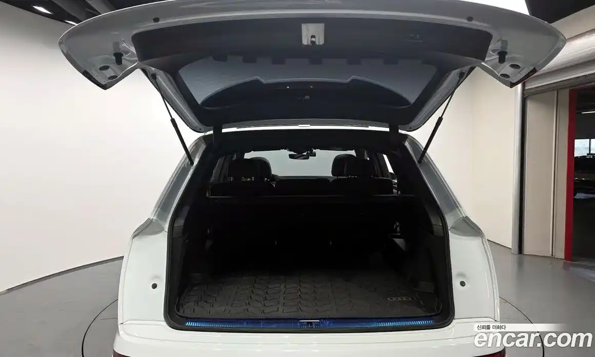Audi Q7 2021 3.0 автомат (гидро), фото 26