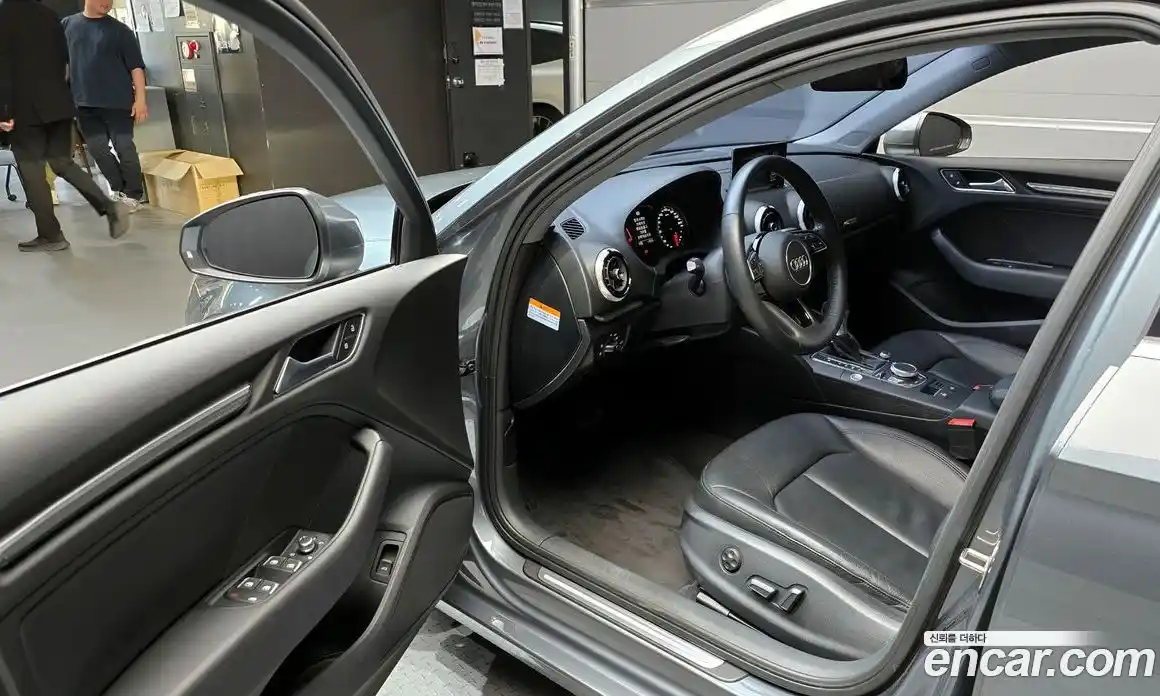 Audi A3 2018 2.0 автомат (гидро), фото 13