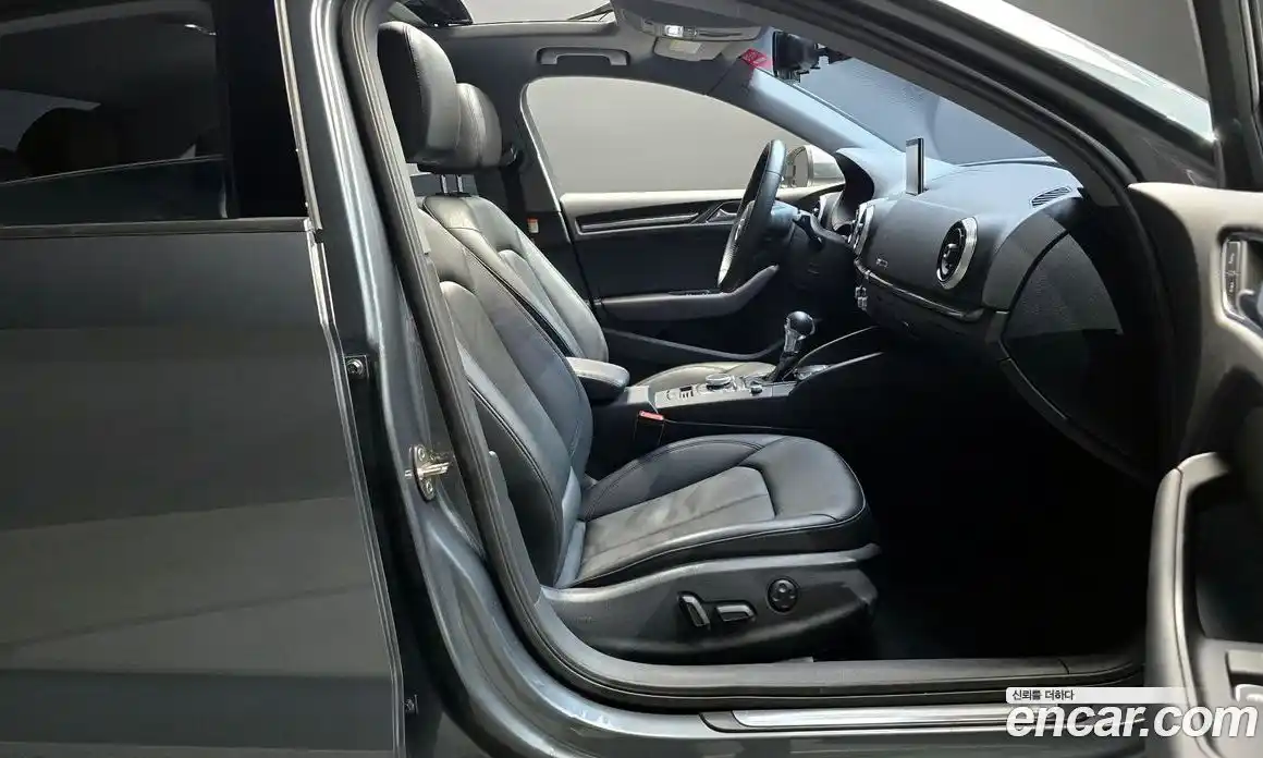 Audi A3 2018 2.0 автомат (гидро), фото 16