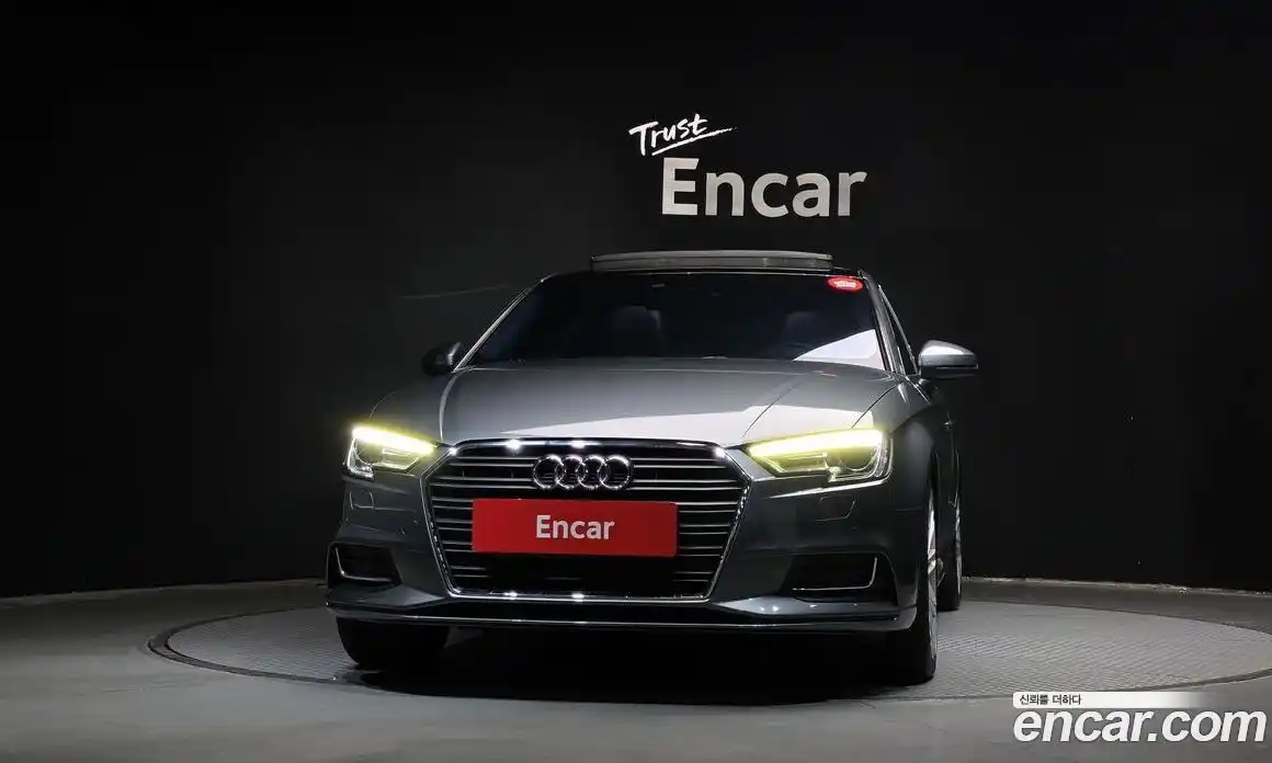 Audi A3 2018 2.0 автомат (гидро), фото 3