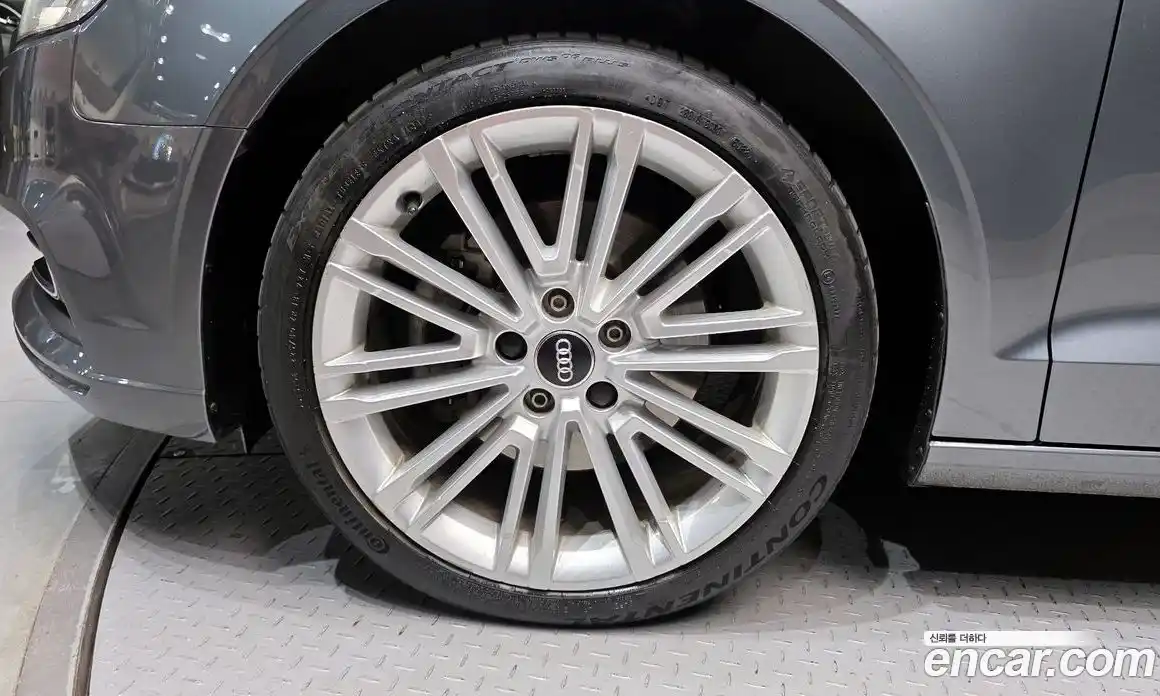 Audi A3 2018 2.0 автомат (гидро), фото 5