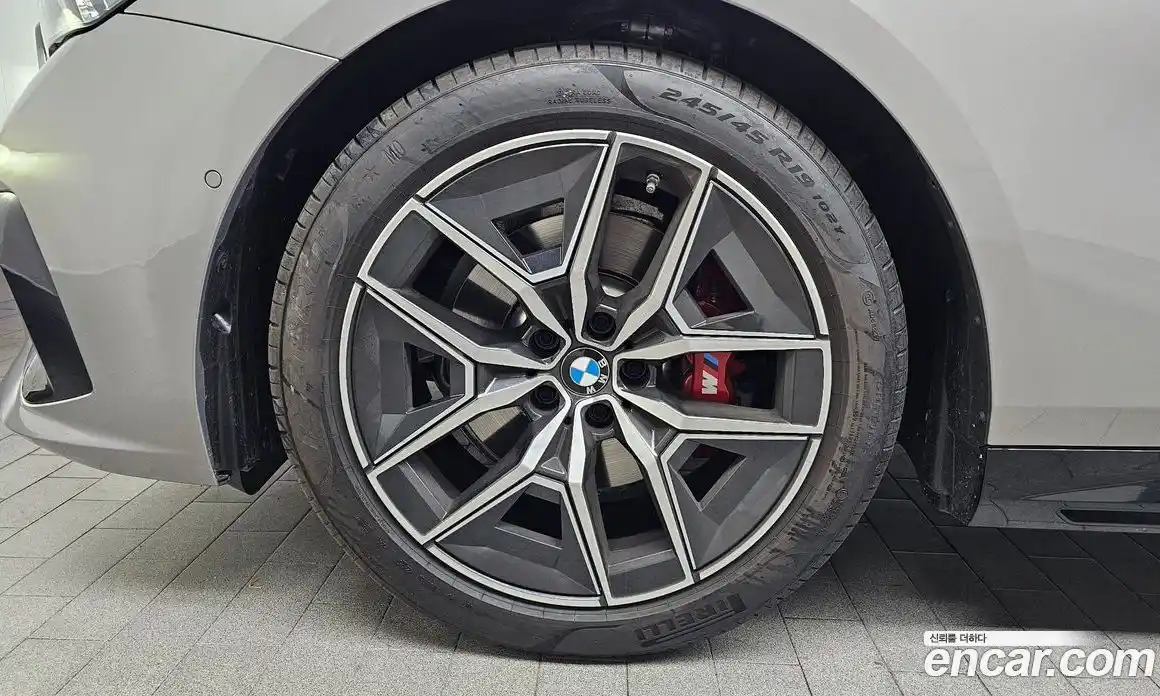 BMW 5 серия 2025 2.0 автомат (гидро), фото 5