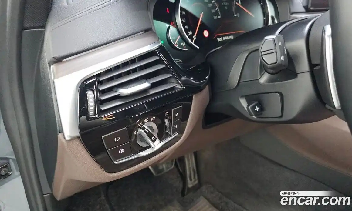 BMW 5 серия 2018 2.0 автомат (гидро), фото 26
