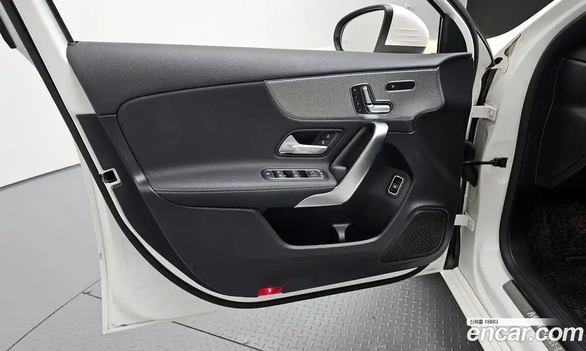 Mercedes-Benz A-Class 2021 2.0 гидро, фото 14