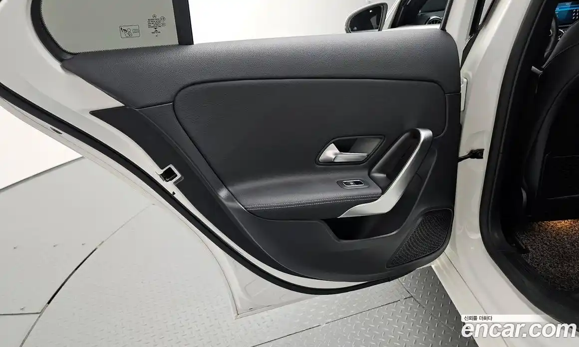 Mercedes-Benz A-Class 2021 2.0 гидро, фото 15