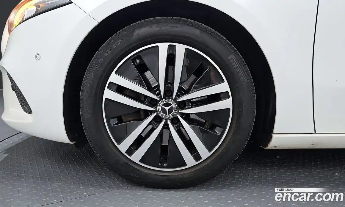 Mercedes-Benz A-Class 2021 2.0 гидро, фото 5