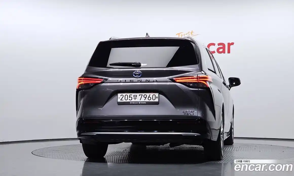Toyota Sienna 2023 2.5 гидро, фото 4