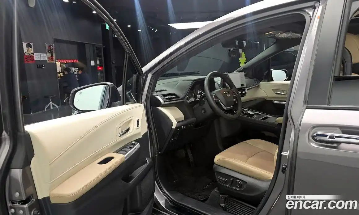 Toyota Sienna 2023 2.5 гидро, фото 10