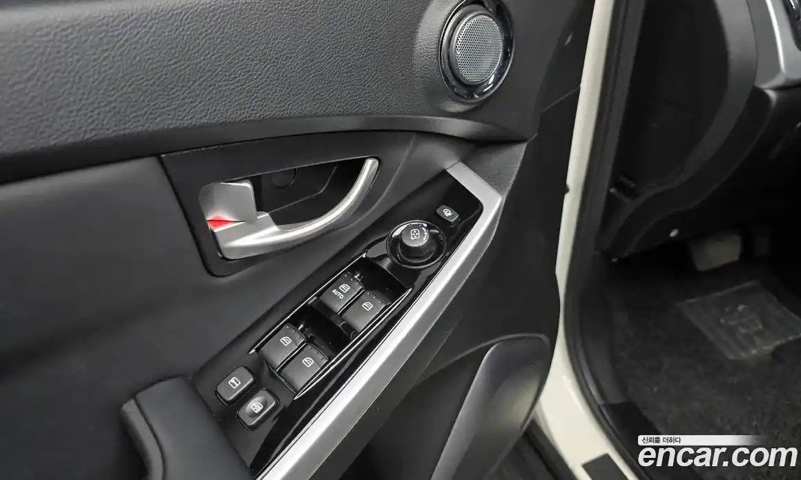 SsangYong Korando 2014 2.0 автомат (гидро), фото 17