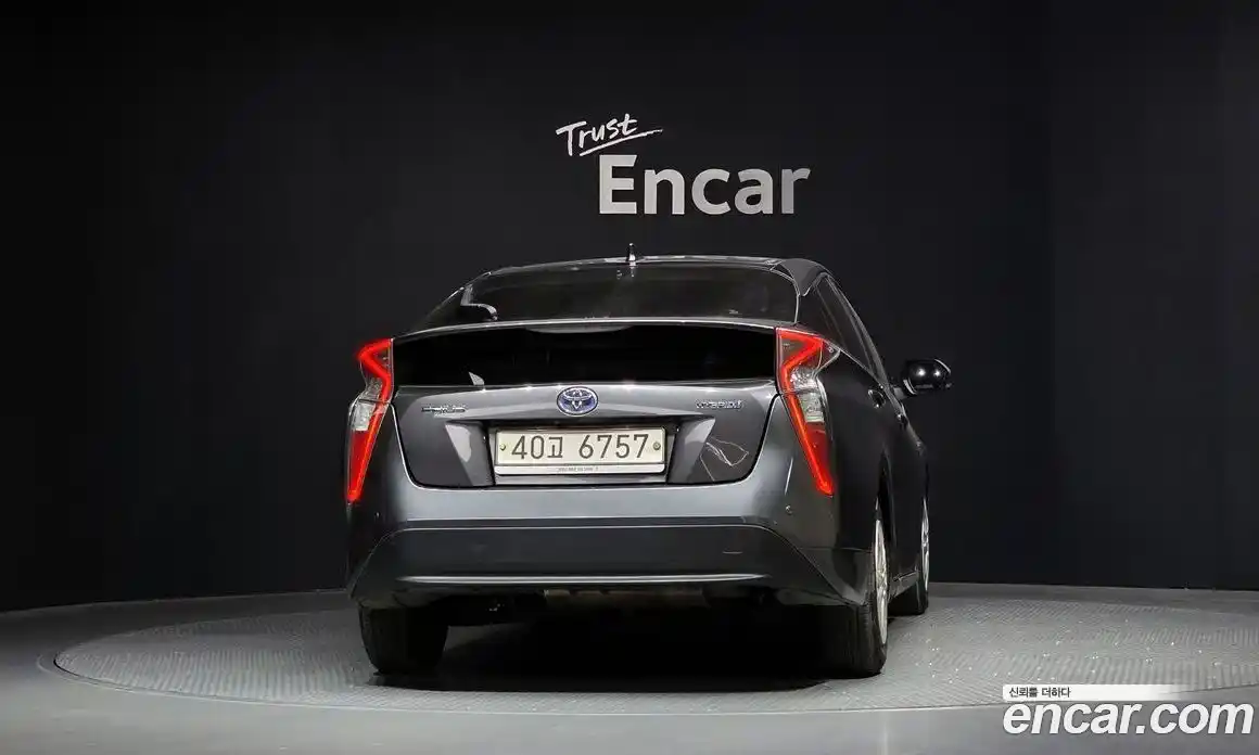 Toyota Prius 2017 1.8 гидро, фото 2