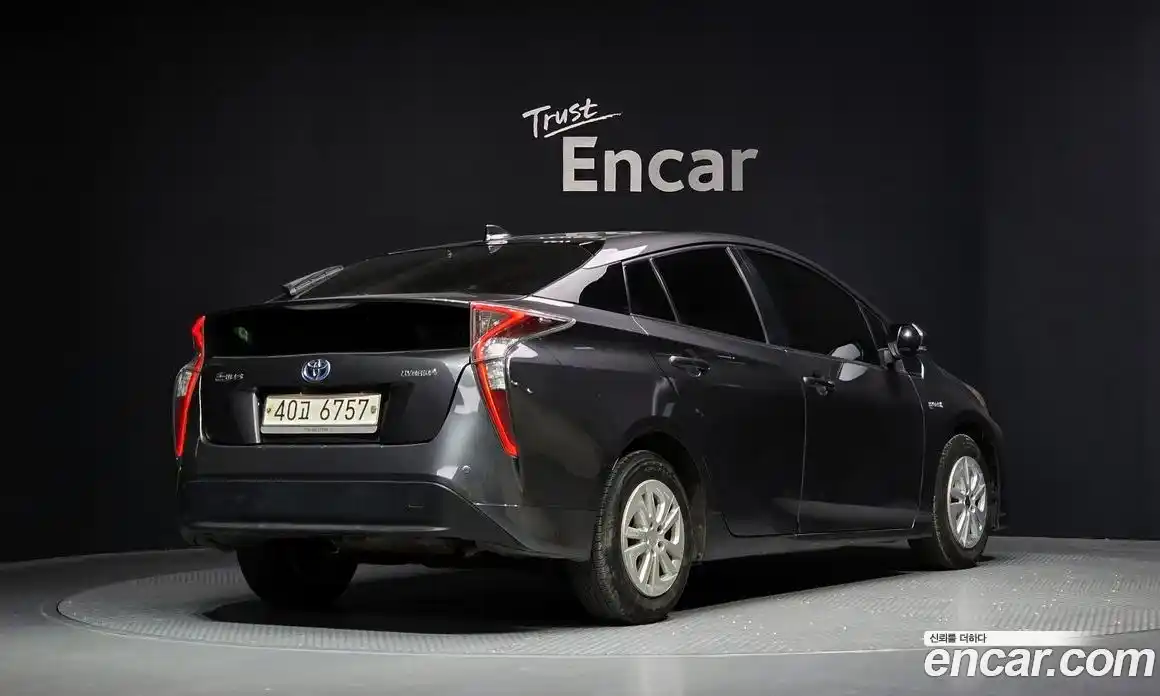 Toyota Prius 2017 1.8 гидро, фото 4