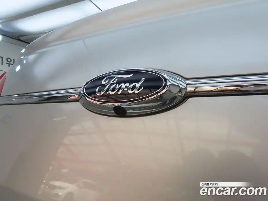 Ford Taurus 2016 2.0 автомат (гидро), фото 17