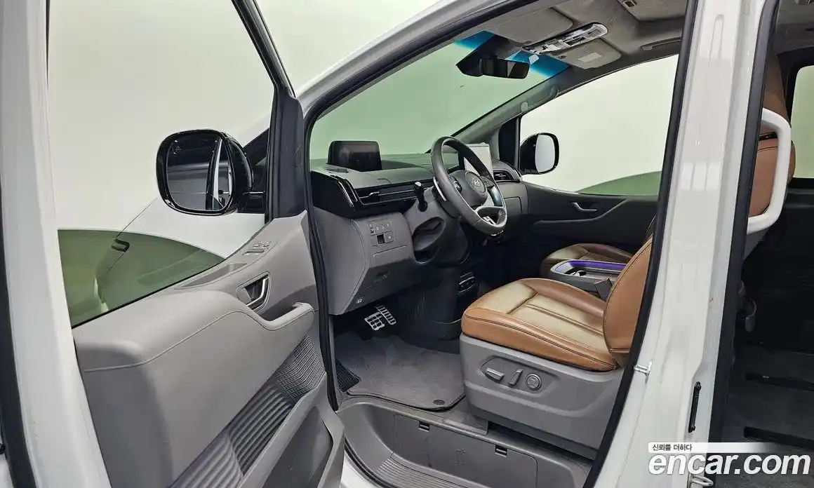 Hyundai Staria 2022 2.2 автомат (гидро), фото 13