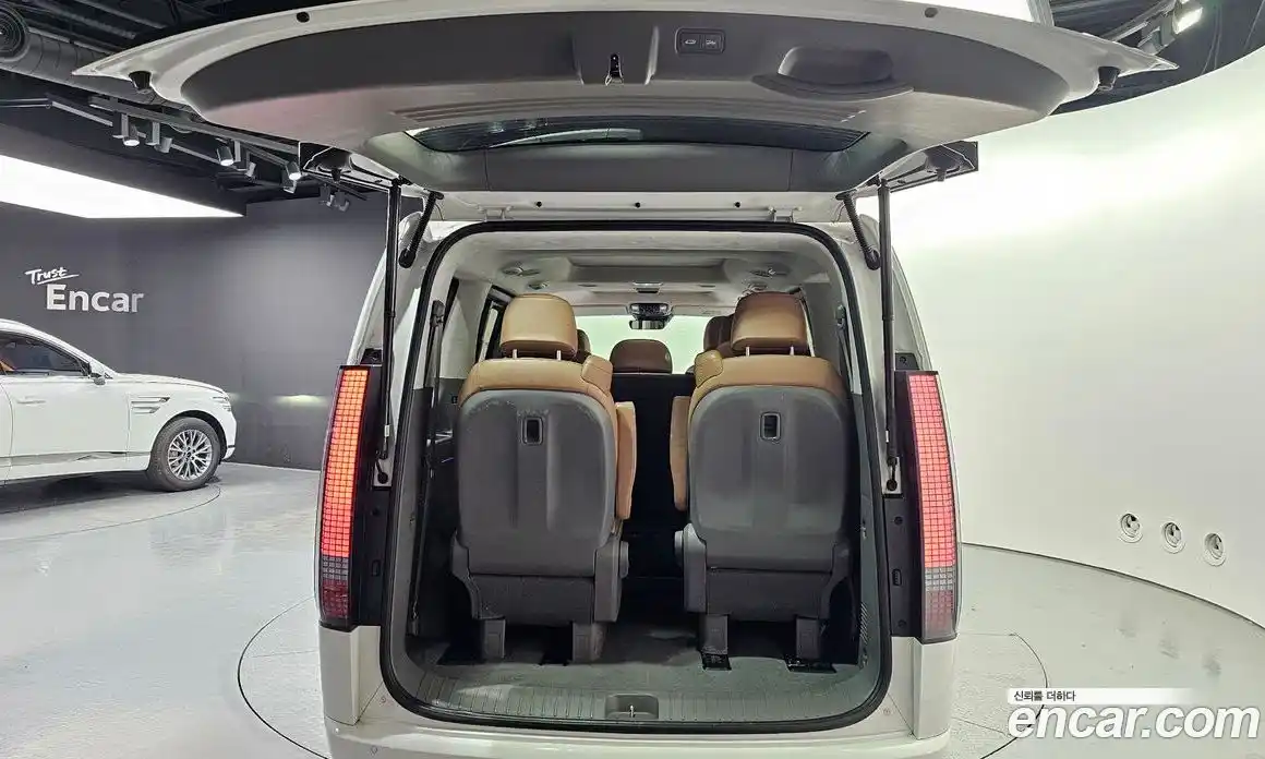 Hyundai Staria 2022 2.2 автомат (гидро), фото 26