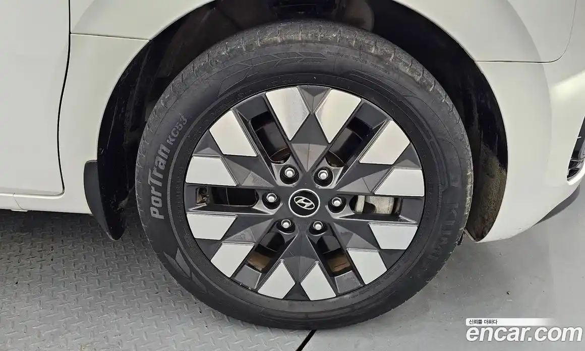 Hyundai Staria 2022 2.2 автомат (гидро), фото 7