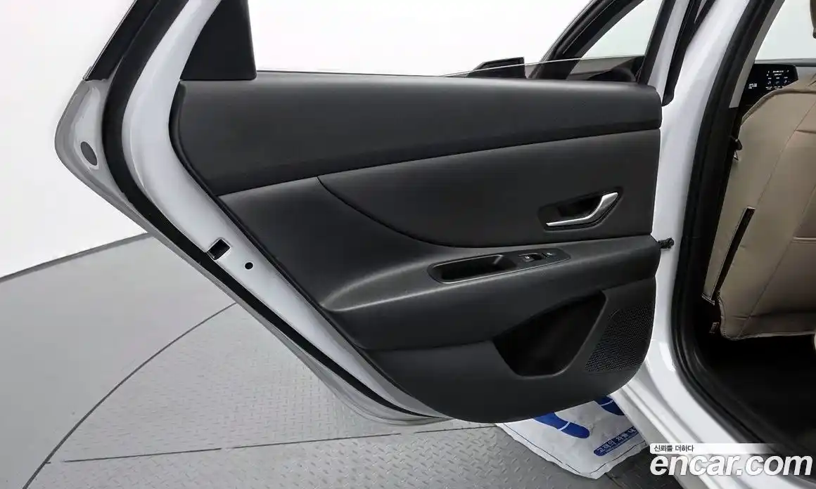 Hyundai Avante 2023 1.6 автомат (гидро), фото 15